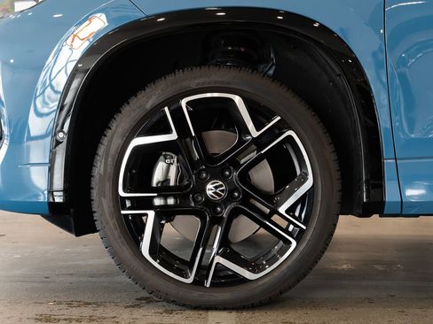 Used 2025 Volkswagen Tiguan SEL R-Line image 7