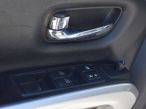 Used 2017 Nissan Titan PRO-4X AWD/4WD image 14