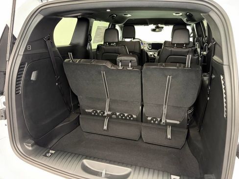New 2026 Chrysler Pacifica Select image 8