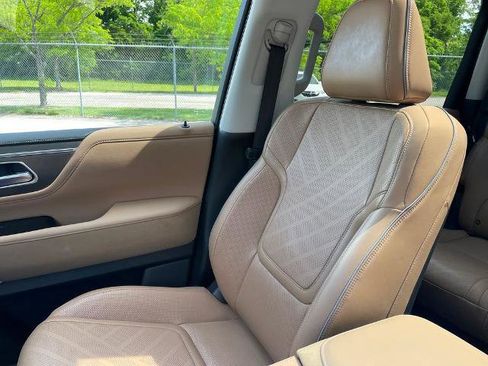 Certified 2026 INFINITI QX80 Luxe w/ Cargo Package AWD/4WD image 19