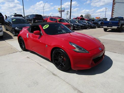 Used 2010 Nissan 370Z Roadster RWD image 7