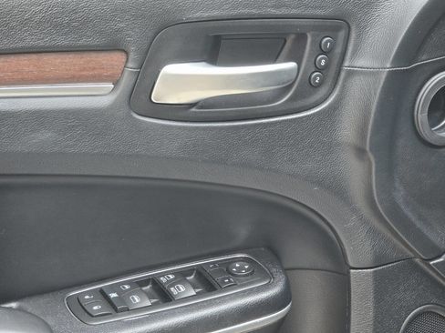 Used 2014 Chrysler 300 C image 69