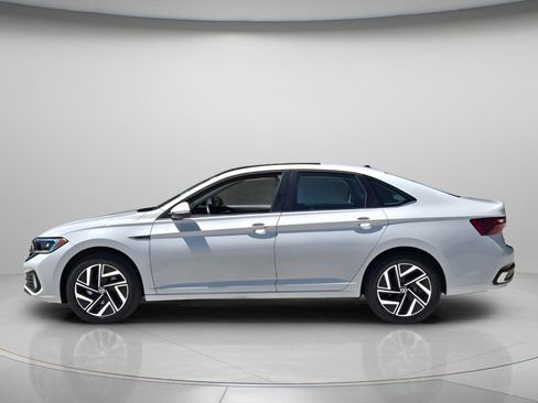 Certified 2023 Volkswagen Jetta SEL FWD image 3