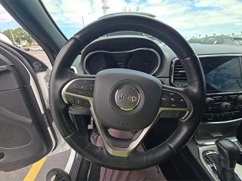 Used 2021 Jeep Grand Cherokee Laredo X AWD/4WD image 12
