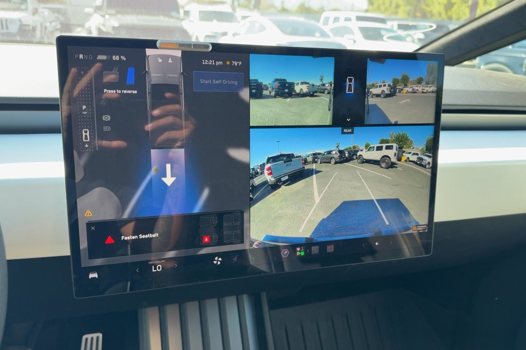 Used 2024 Tesla Cybertruck AWD Crew Cab image 17