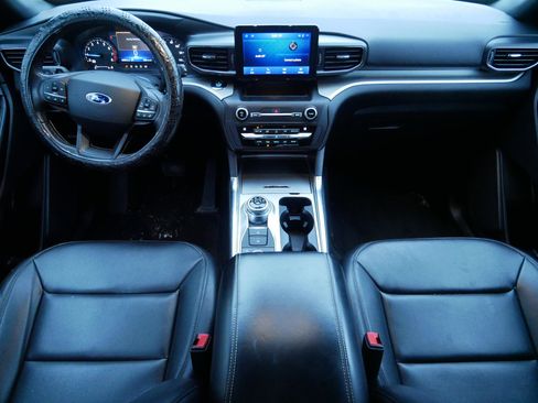 Used 2020 Ford Explorer XLT w/ Equipment Group 202A image 7