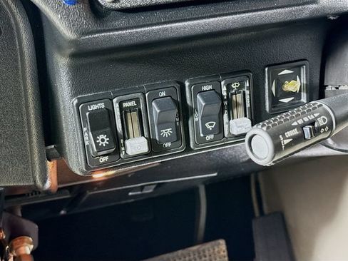Used 2003 HUMMER H1 4-Door Open Top AWD/4WD image 11