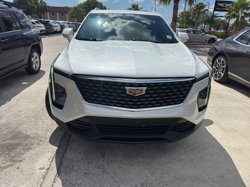 Used 2024 Cadillac XT4 Luxury image 3