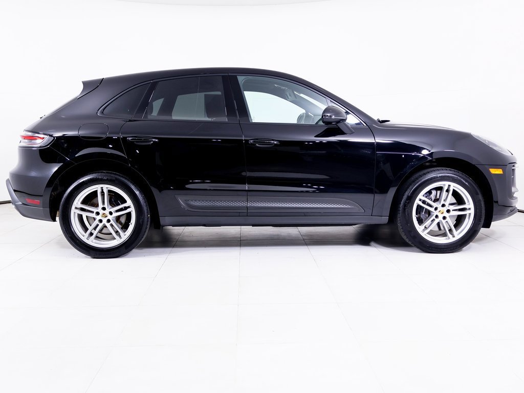 Used 2025 Porsche Macan AWD/4WD image 27