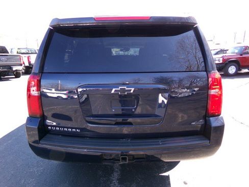 Used 2019 Chevrolet Suburban LT image 8