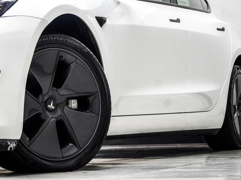 Used 2023 Tesla Model 3 Standard Range RWD image 3