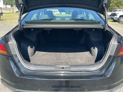Used 2025 Nissan Altima 2.5 SV FWD image 25