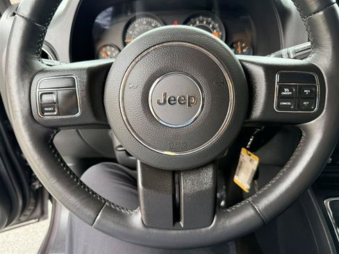 Used 2016 Jeep Patriot Latitude FWD image 24