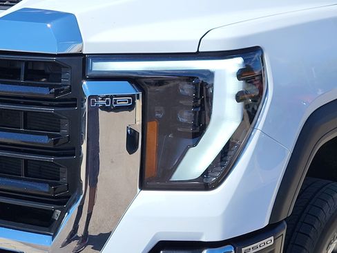 Used 2025 GMC Sierra 2500 Pro w/ 1SA Pro Safety Plus Package AWD/4WD image 5