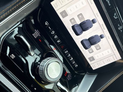 Used 2022 Jeep Grand Wagoneer Series III w/ Rear Seat Video Group 1 image 24