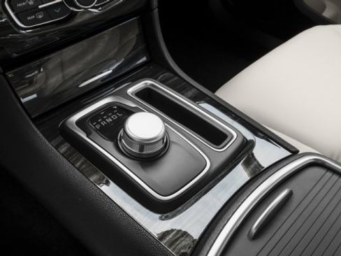 Used 2016 Chrysler 300 Limited w/ Driver Convenience Group image 13