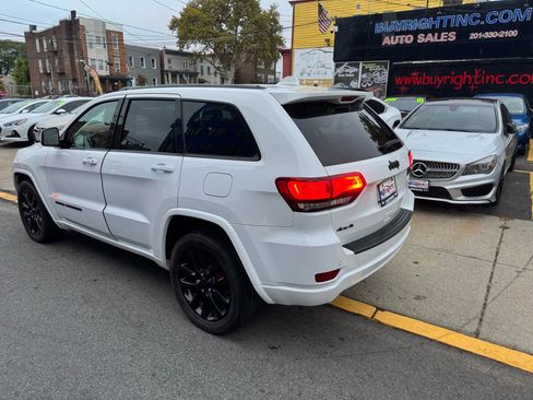 Used 2020 Jeep Grand Cherokee Altitude image 10