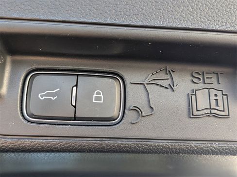 Used 2020 Ford Explorer XLT w/ Comfort Package image 13