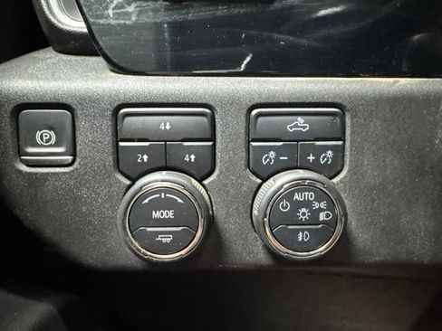 Used 2025 Chevrolet Silverado 2500 LT AWD/4WD image 10