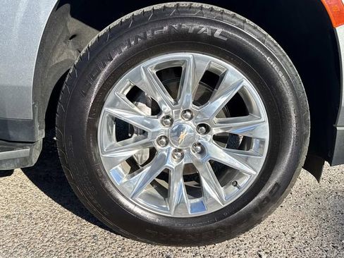 Used 2024 Chevrolet Suburban Premier image 7