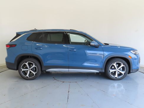 New 2026 Volkswagen Tiguan SE image 2