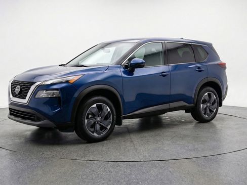 Used 2025 Nissan Rogue SV AWD/4WD image 3