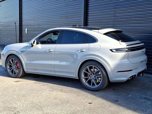 New 2026 Porsche Cayenne Turbo AWD/4WD image 3