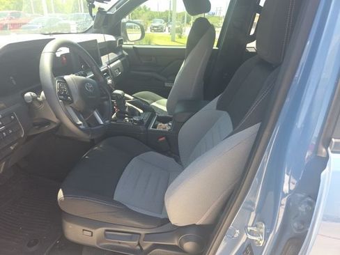 Used 2025 Toyota 4Runner TRD Off-Road AWD/4WD image 12