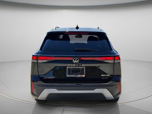 Certified 2025 Volkswagen Tiguan SE w/ Panoramic Sunroof Package AWD/4WD image 6