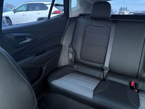 Used 2025 Chevrolet Trax LT image 37