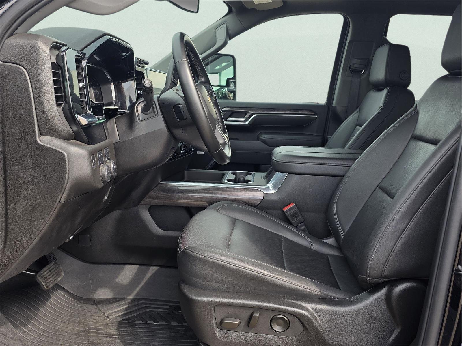 Used 2025 Chevrolet Silverado 2500 LTZ w/ LTZ Convenience Package AWD/4WD image 20