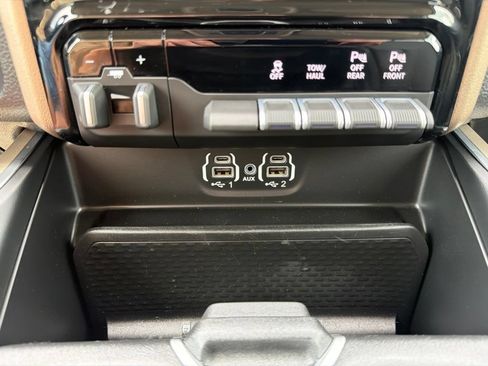 Used 2021 RAM 1500 Laramie AWD/4WD image 40