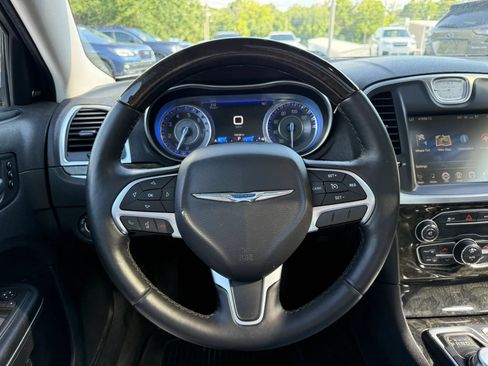 Used 2016 Chrysler 300 C RWD image 19
