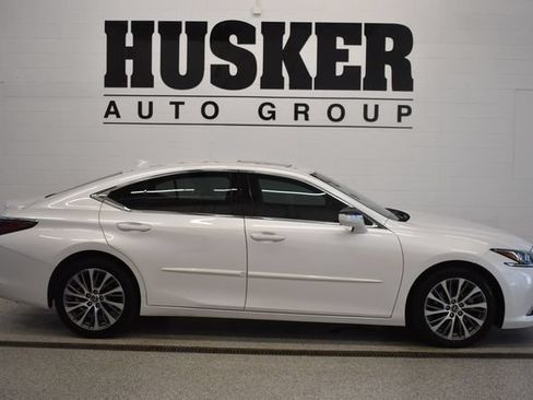 Used 2021 Lexus ES 250 w/ Premium Package AWD/4WD image 2