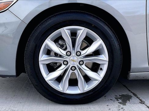 Used 2025 Chevrolet Malibu LT image 9