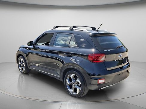 Certified 2023 Hyundai Venue SEL FWD image 8