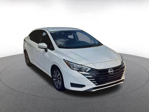 Used 2025 Nissan Versa SV FWD image 3