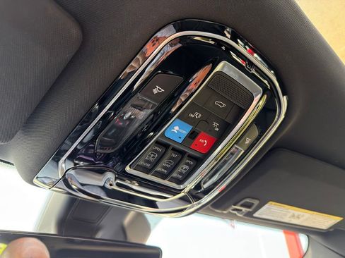 Used 2023 Jeep Grand Cherokee Overland AWD/4WD image 27