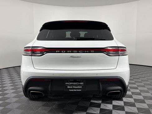 Certified 2025 Porsche Macan AWD/4WD image 10