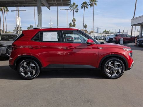 Used 2023 Hyundai Venue SEL image 5