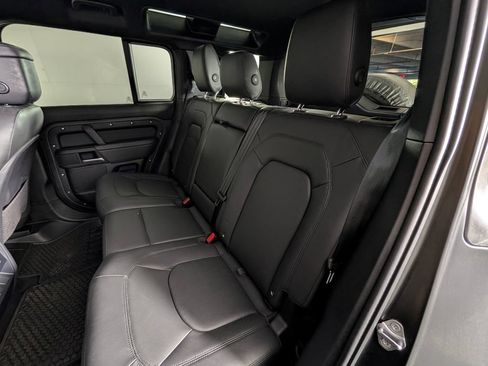 Used 2025 Land Rover Defender 110 X-Dynamic SE AWD/4WD image 23