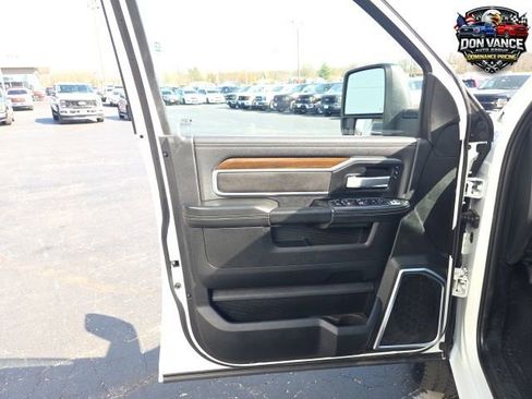 Used 2024 RAM 2500 Laramie AWD/4WD image 24