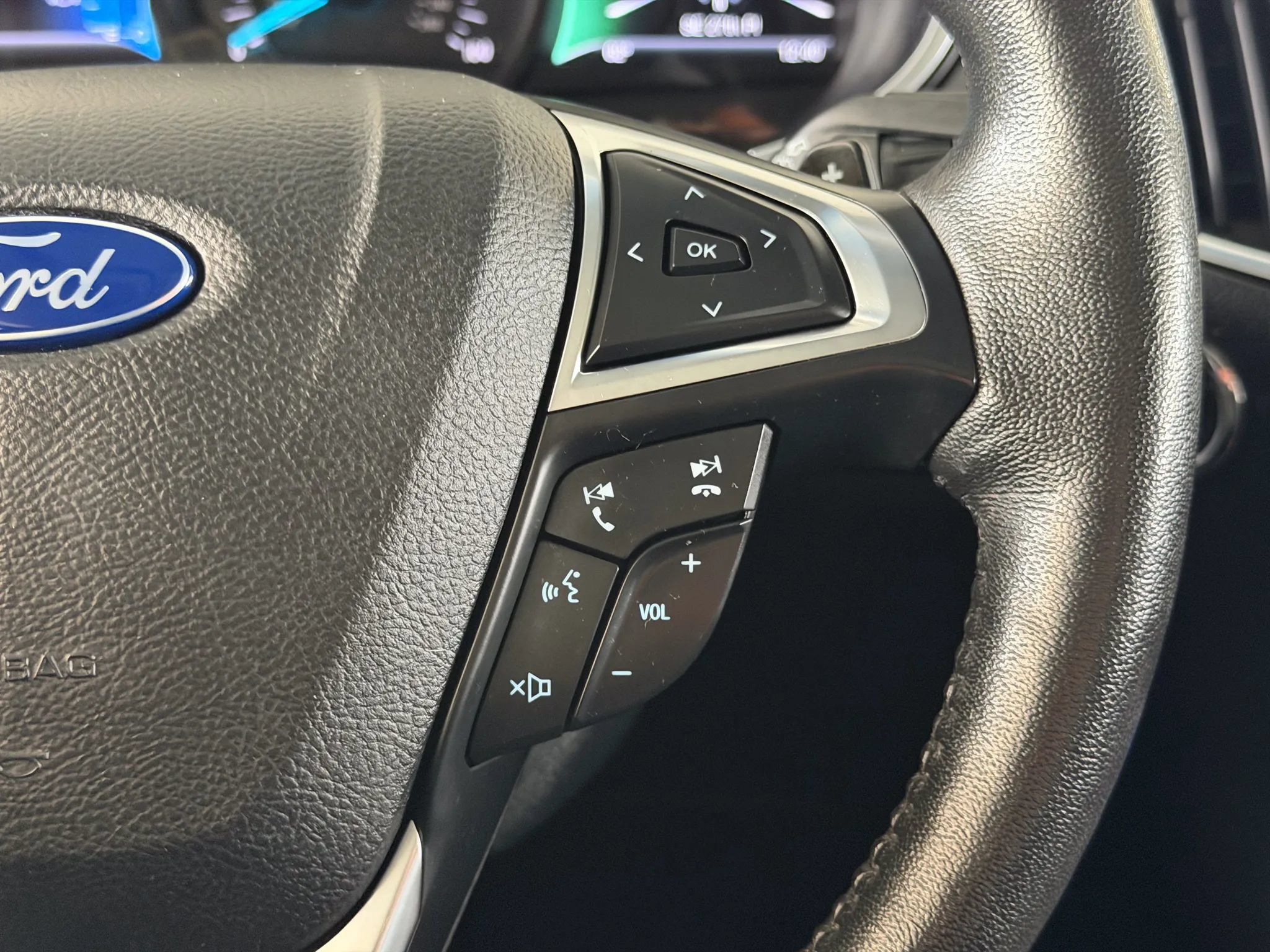 Used 2017 Ford Edge Titanium w/ Equipment Group 302A AWD/4WD image 36