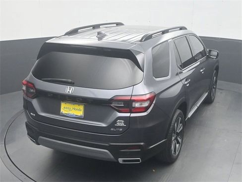 Used 2023 Honda Pilot Elite image 25