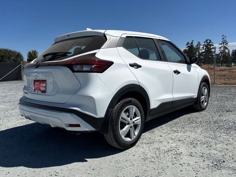 Certified 2021 Nissan Kicks S FWD image 3