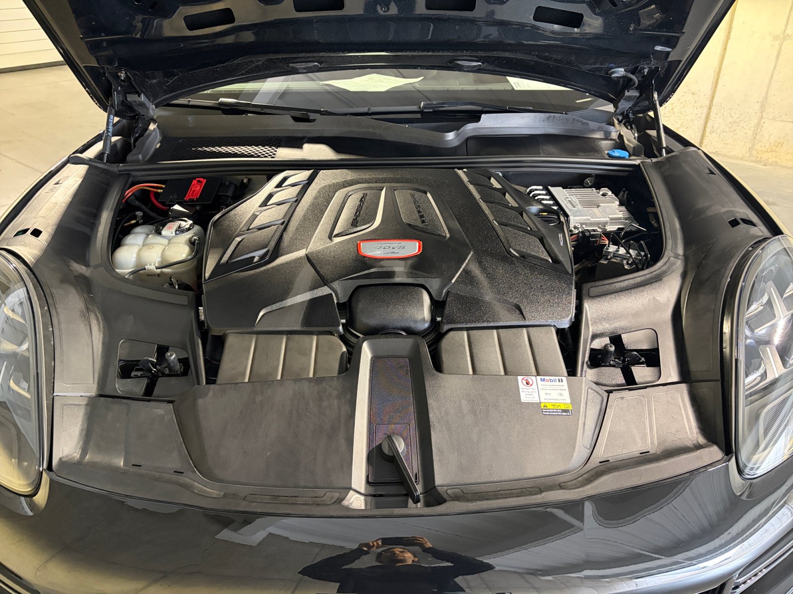 Certified 2023 Porsche Cayenne Turbo AWD/4WD image 13
