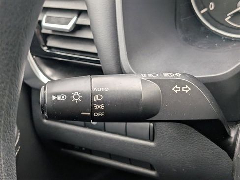 Used 2023 Nissan Rogue SV image 27