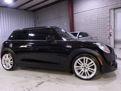Used 2017 MINI Cooper S w/ Premium Package FWD image 7