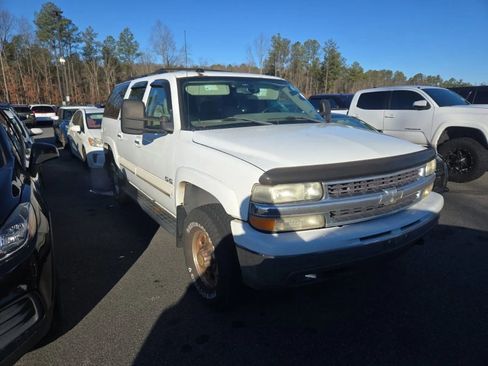 Used 2005 Chevrolet Suburban 2500 LT w/ Preferred Equipment Group image 3