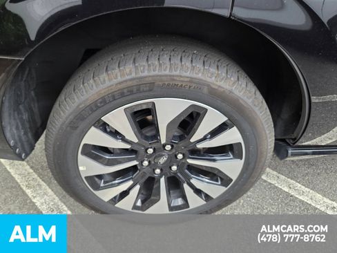 Used 2025 Ford Expedition Platinum AWD/4WD image 16